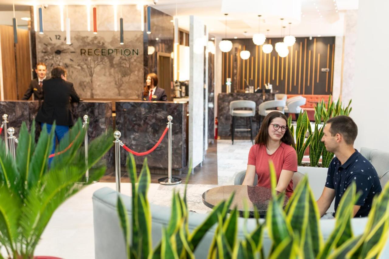 Hotel Crystal Wellness & Spa Superior ソバタ エクステリア 写真