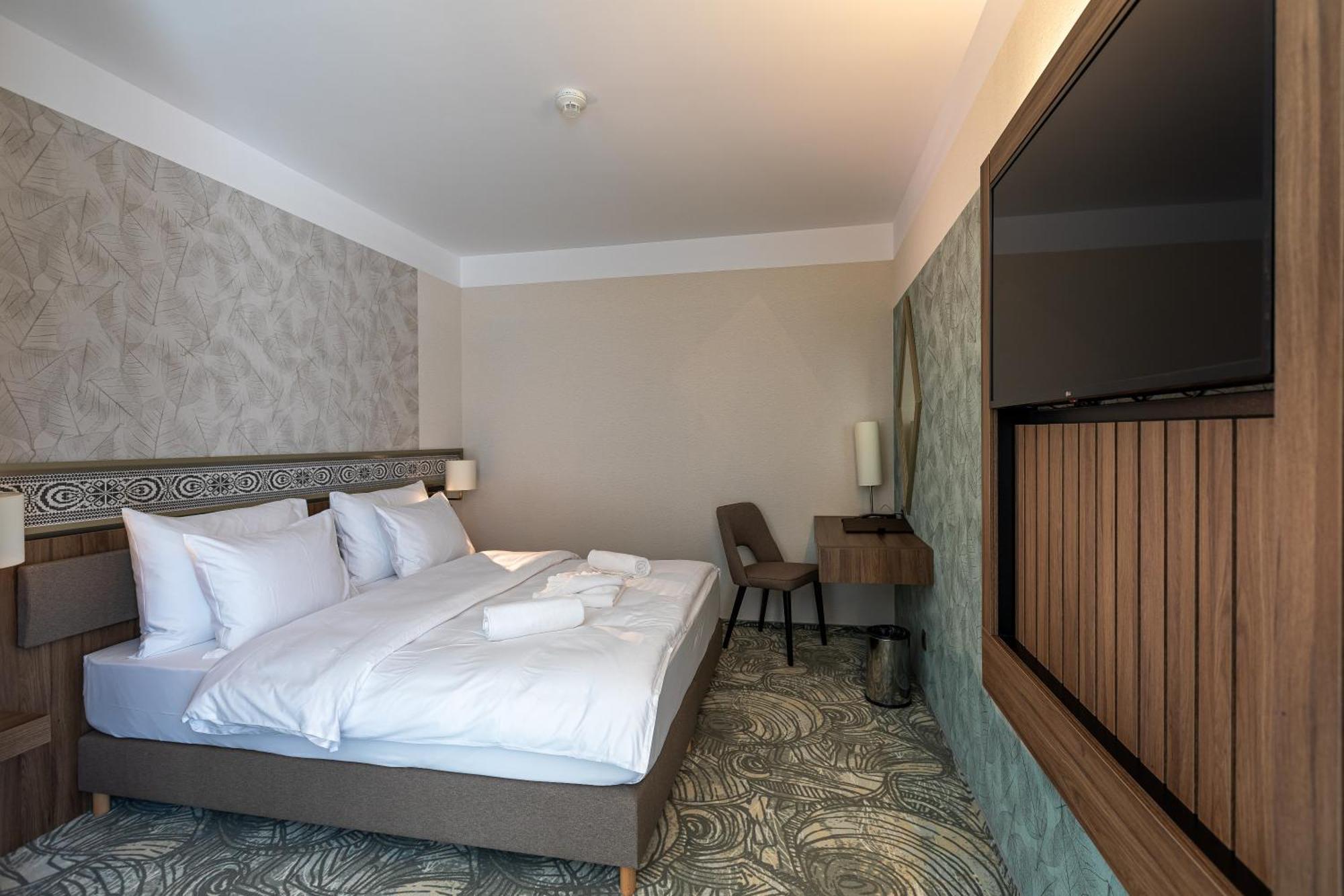 Hotel Crystal Wellness & Spa Superior ソバタ エクステリア 写真
