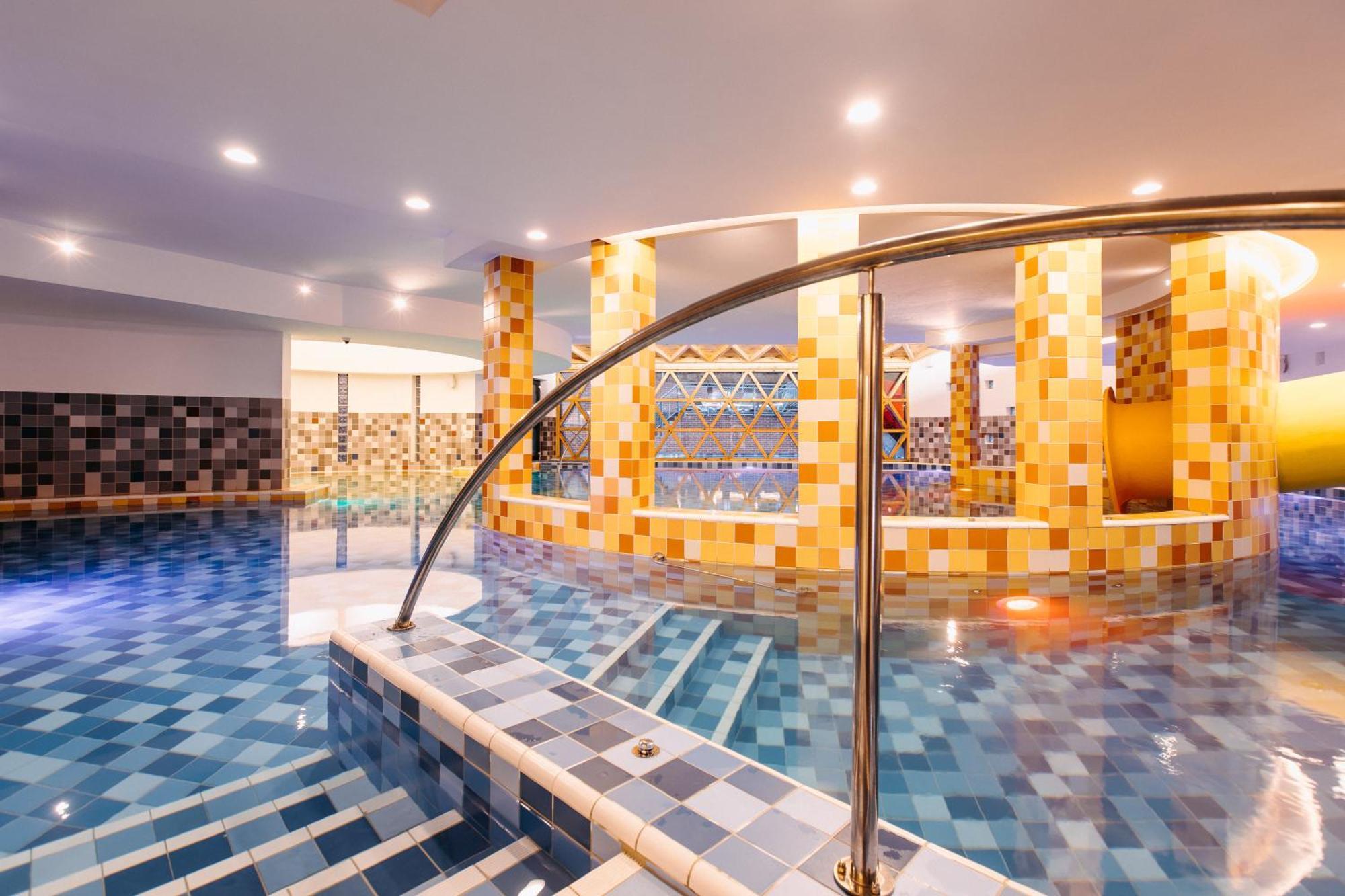 Hotel Crystal Wellness & Spa Superior ソバタ エクステリア 写真