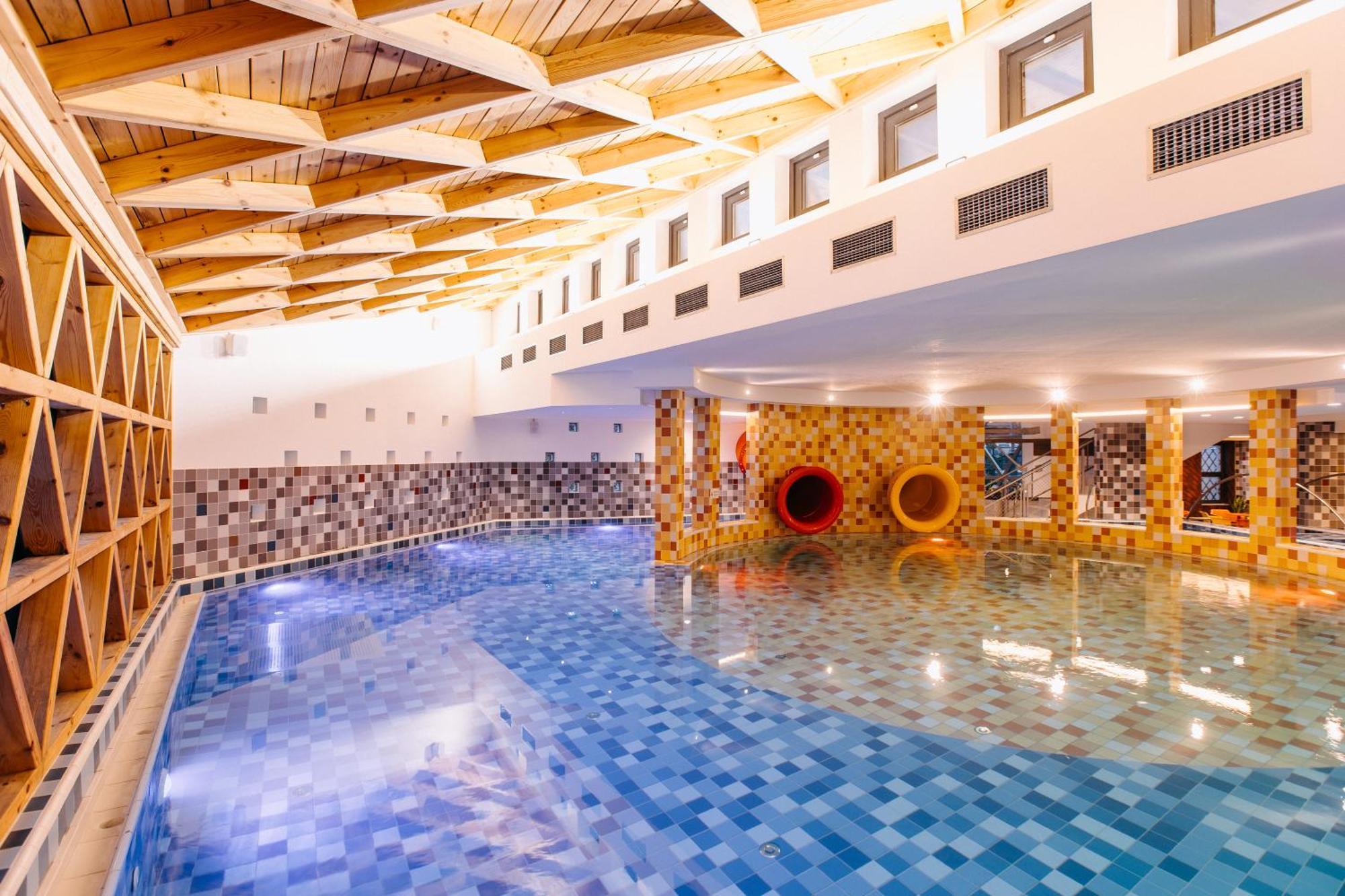 Hotel Crystal Wellness & Spa Superior ソバタ エクステリア 写真