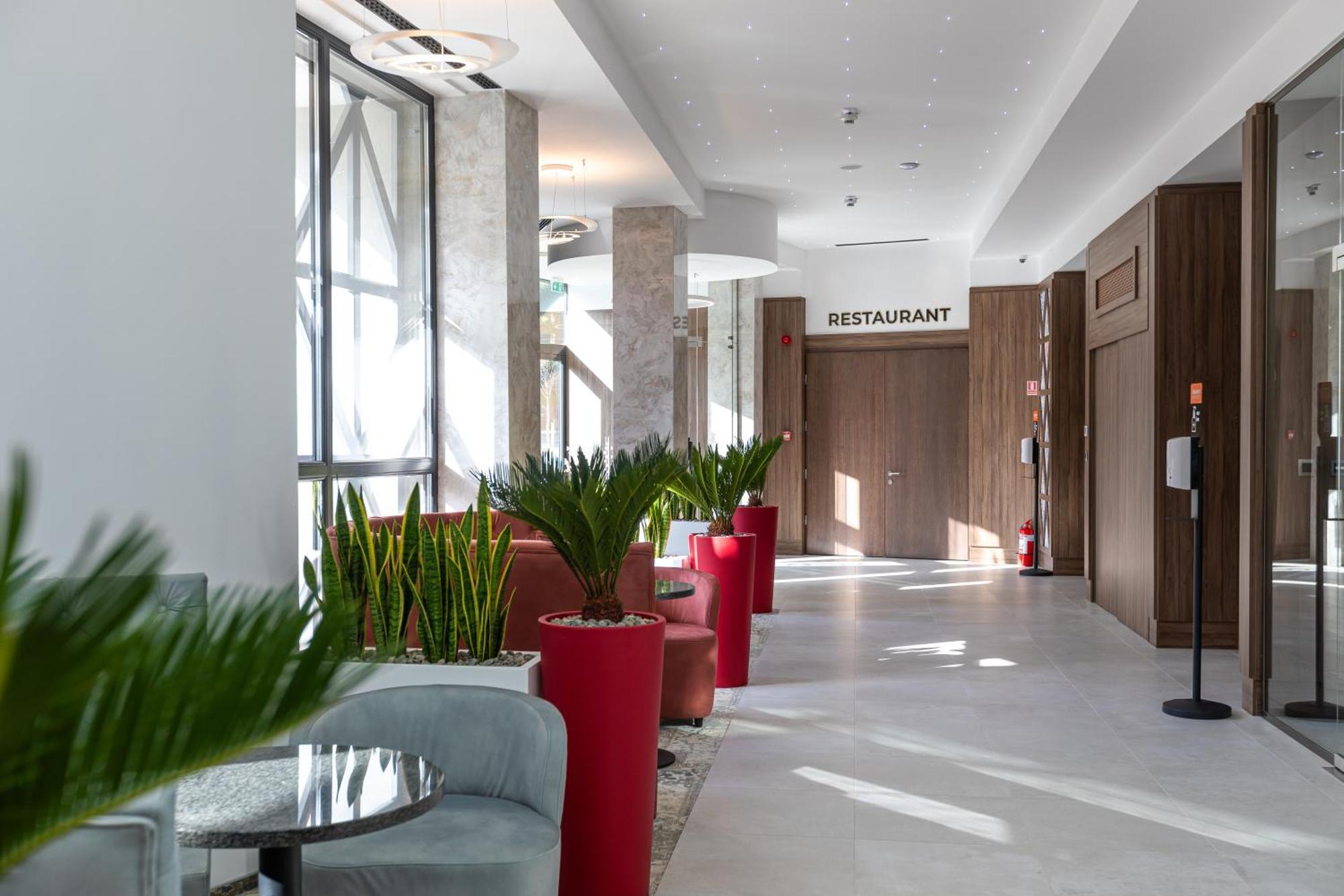 Hotel Crystal Wellness & Spa Superior ソバタ エクステリア 写真