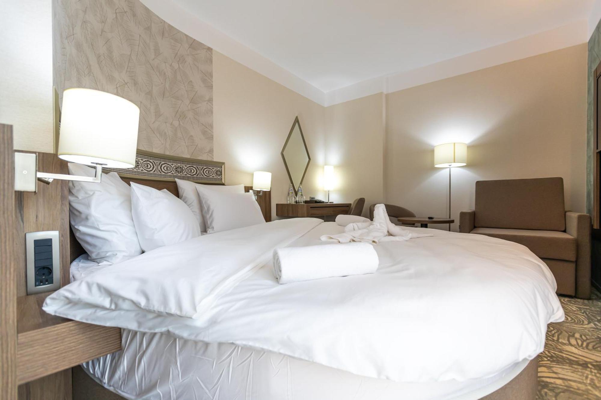 Hotel Crystal Wellness & Spa Superior ソバタ エクステリア 写真