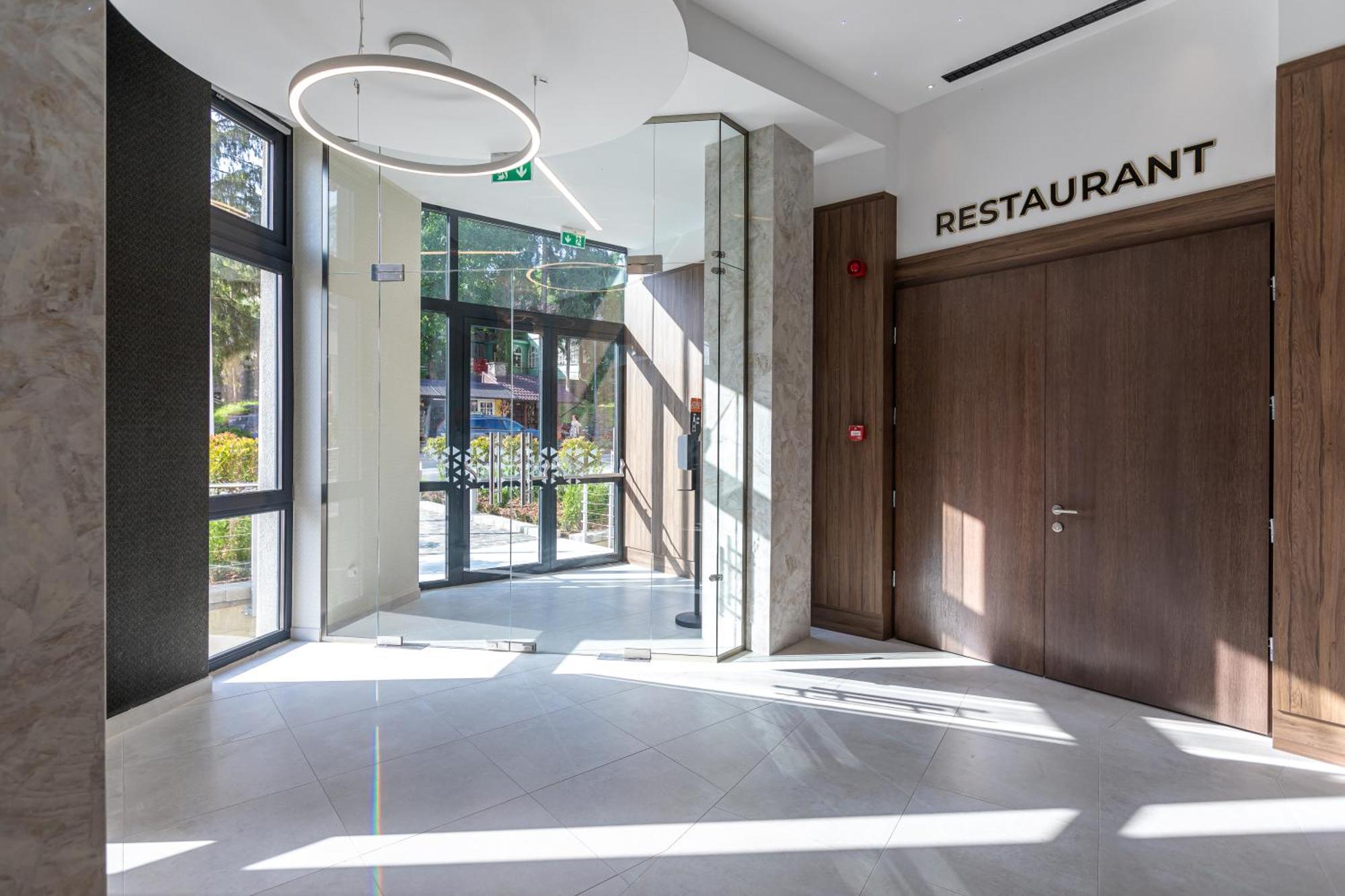 Hotel Crystal Wellness & Spa Superior ソバタ エクステリア 写真